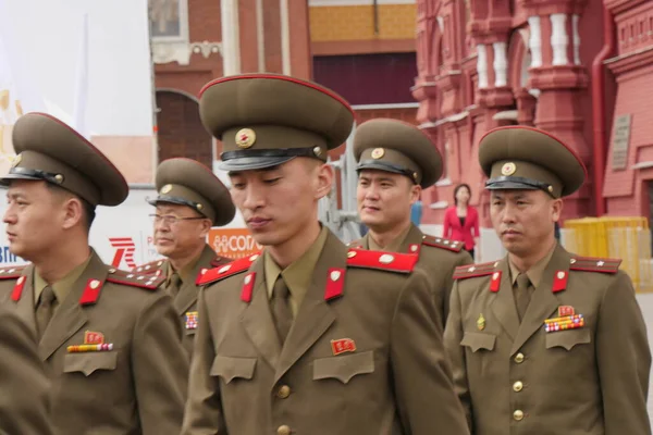 北朝鮮兵士。平壌独裁者金正恩党委員長｜巨大な朝鮮人民軍. — ストック写真