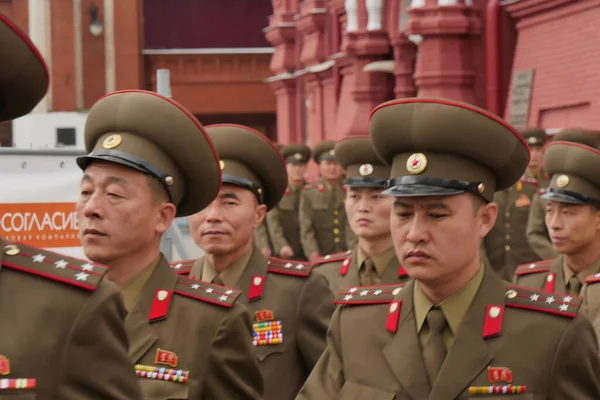 Severokorejští vojáci v Moskvě — Stock fotografie