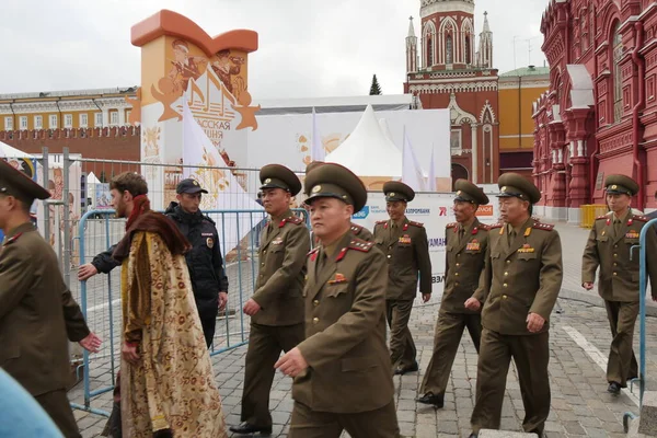 Północnokoreański żołnierz. Dyktator Pyongyang Kim Dzong Un Ogromna Koreańska Armia Ludowa. — Zdjęcie stockowe