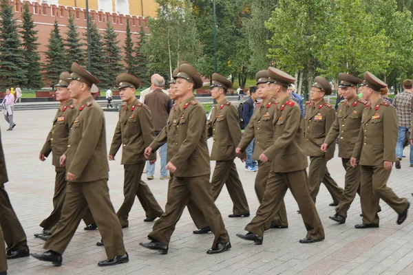 북한 군인. 평양 독재자 김정은 거대 한 한국인 군대. — 스톡 사진