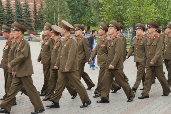 북한 군인. 평양 독재자 김정은 거대 한 한국인 군대. — 스톡 사진