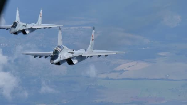 Era de la Guerra Fría Aviones de combate en vuelo. Definición de Hihg de aire a aire MiG29 — Vídeo de stock