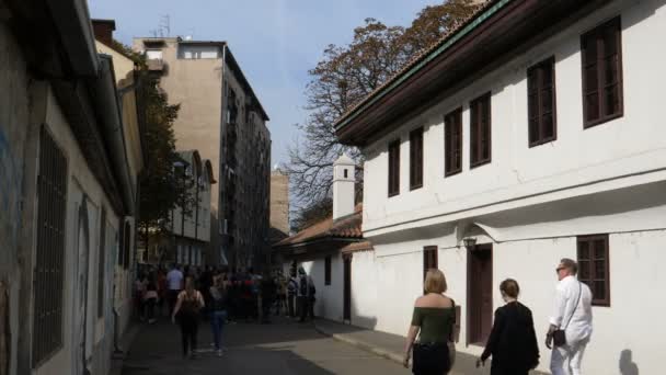 Η δομή σπιτιών της Οθωμανικής εποχής τώρα μουσείο του γλωσσολόγου Κάραζιτς και ποιητή Ομπράντοβιτς — Αρχείο Βίντεο