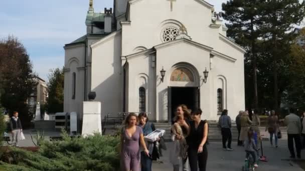 Pequena Igreja perto da Catedral de Santa Sava em Belgrado — Vídeo de Stock