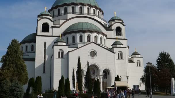 De tempel van Sint Sava in Belgrado is de grootste orthodoxe kerk ter wereld. — Stockvideo