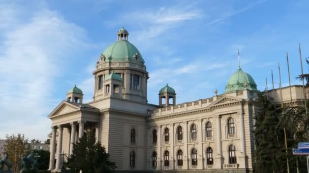 Huis van de Nationale Vergadering van Servië, Servisch parlement, in Belgrado — Stockvideo