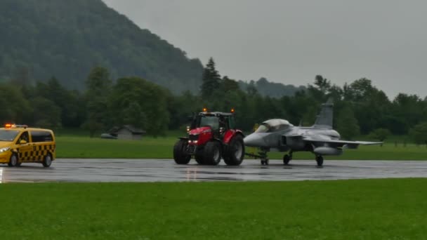 Svenska flygvapnet Saab JAS 39 Gripen udělat vysoký výkon Turn — Stock video