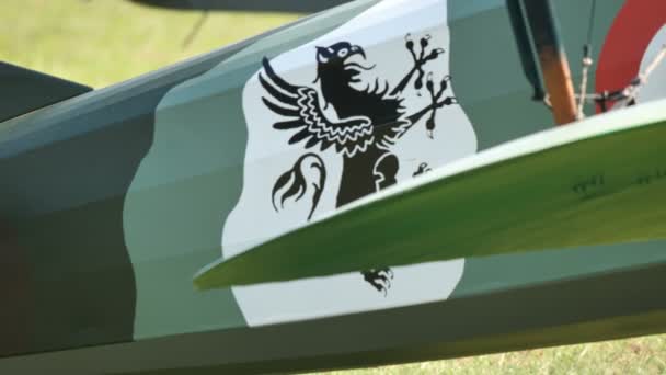 Bir Birinci Dünya Savaşı çift kanatlı SPAD S.XIII 'ün tahta ve tuval gövdesinde ikon. — Stok video