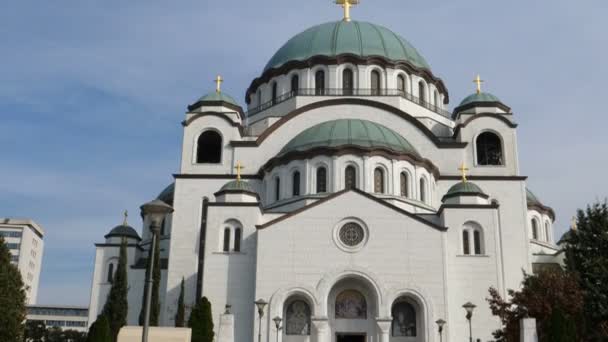 Catedral de Santa Sava em Belgrado é a maior Igreja Ortodoxa do mundo — Vídeo de Stock