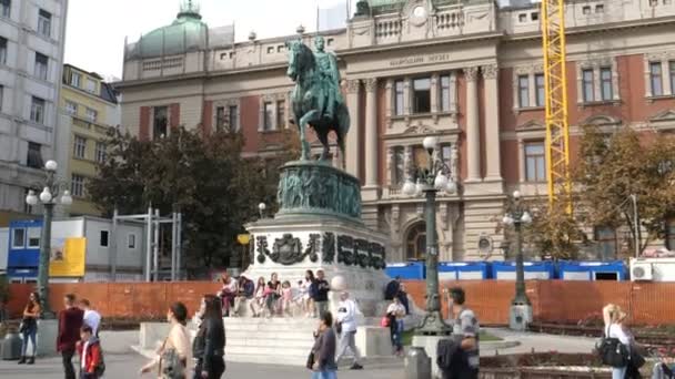 贝尔格莱德共和国广场的Mihailo王子马术纪念碑，共和广场 — 图库视频影像