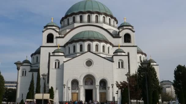 Catedral de Santa Sava em Belgrado é a maior Igreja Ortodoxa do mundo — Vídeo de Stock
