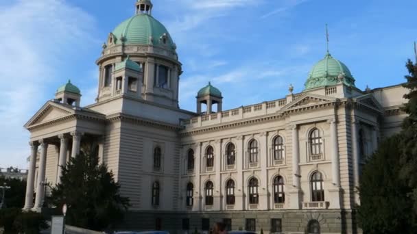 Haus der Nationalversammlung Serbiens, serbisches Parlament, in Belgrad — Stockvideo