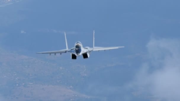 Nahaufnahme von Kampfflugzeugen im Flug. MiG29 der bulgarischen Luftwaffe. — Stockvideo