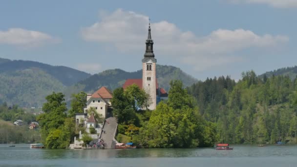 Bled Gölü Zaman Sapması 4K UHD Slovenya Turizmi 'ndeki İkonik Kilise Adası — Stok video
