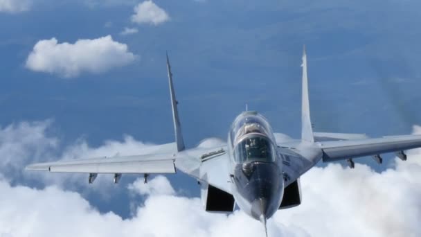 飛行中の戦闘機。MiG 29フルクラムブルガリア空軍｜4K Ultra HD. — ストック動画