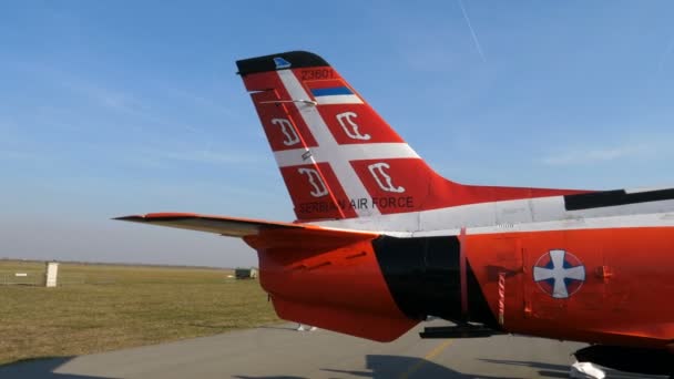 Queue d'un avion militaire d'entraînement Soko G-3 Super Galeb couleur spéciale — Video