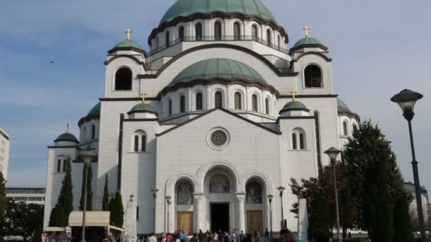 Die Save-Kathedrale in Belgrad ist die größte orthodoxe Kirche der Welt — Stockvideo