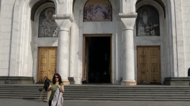 Katedrála sv. Sávy v Bělehradě je největší pravoslavnou církví na světě — Stock video