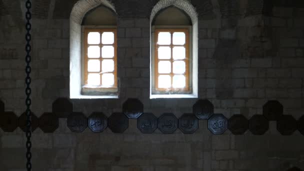 Interior da Mesquita de Bajrakli a única mesquita da Era do Império Otomano em Belgrado — Vídeo de Stock