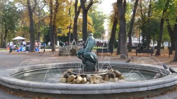 Fountain The Struggle, Borba, o El hombre con la serpiente o Pescador en Belgrado — Vídeos de Stock