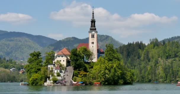 Iglesia Vieja en el famoso Lago Bled Island 4096 2160 4K UltraHD — Vídeos de Stock
