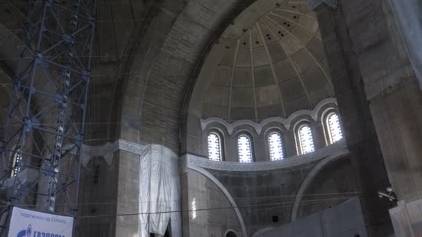 Interior Katedral Saint Sava Gereja Ortodoks terbesar di Dunia — Stok Video