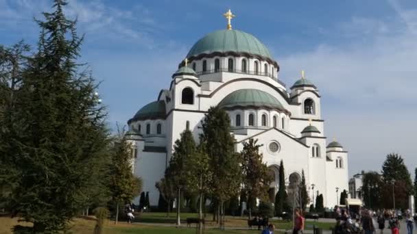 Catedral de Santa Sava em Belgrado é a maior Igreja Ortodoxa do mundo — Vídeo de Stock