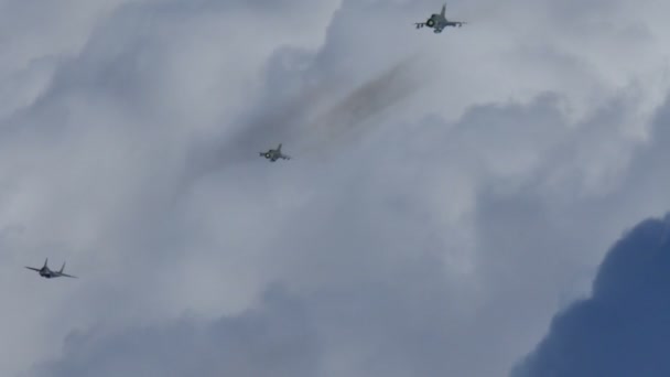 MiG29 και MiG21 στην πτήση ρωσικών μαχητικών αεροσκαφών MiG της βουλγαρικής αεροπορίας — Αρχείο Βίντεο