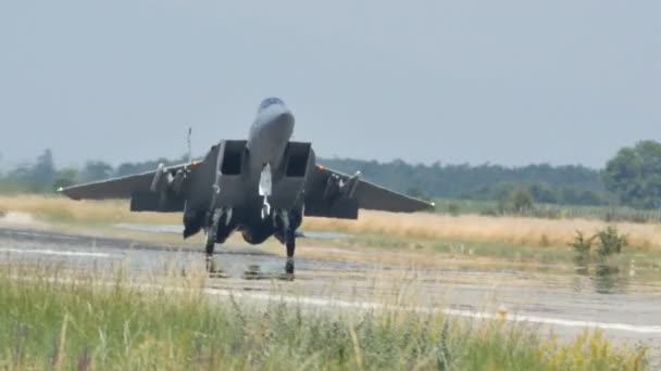 Στρατιωτικό Αεροπλάνο McDonnell Douglas F-15 Eagle, Boeing Defense, Προσγείωση — Αρχείο Βίντεο