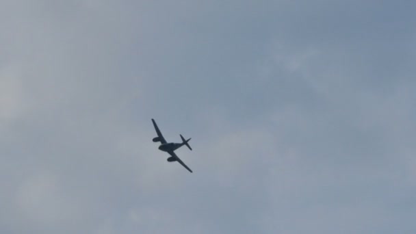 Messerschmitt Me 262 Schwalbe II. Dünya Savaşı Alman Nazist savaş uçağı. — Stok video