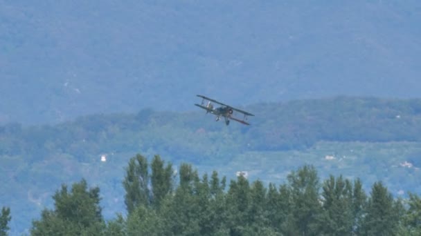 SPAD S.XIII Primeira Guerra Mundial biplano de aviação italiana ace Baracca langing — Vídeo de Stock