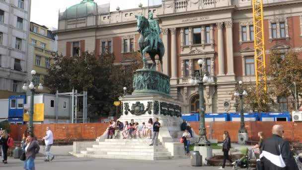 Prins Mihailo ruitermonument op Belgrado Republic Square, Trg republiek — Stockvideo