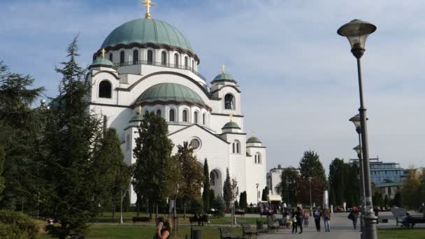 Szent Száva Katedrális Belgrádban a legnagyobb ortodox templom a világon — Stock videók