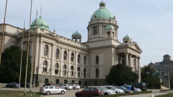 Haus der Nationalversammlung Serbiens, serbisches Parlament, in Belgrad — Stockvideo