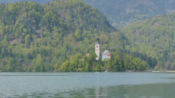 Kanlı Kilise 4K Hiperlapa. Ultra HD Manzaralı Slovenya Gölü ve Alpler Peyzajı. — Stok video