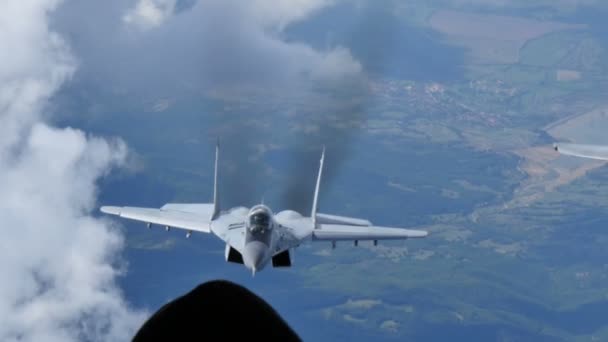 Mikoyan Gurevitsj MiG-29 Fulcrum van de Poolse Luchtmacht Lucht naar Lucht 4K UltraHD — Stockvideo