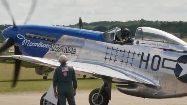 P-51 Mustang Spojené státy americké Combat Aircraft of Second World War Taxiing — Stock video