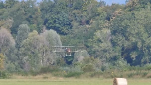 SPAD S.XIII Erster Weltkrieg Doppeldecker der italienischen Luftfahrt-Ass Baracca schlingernd — Stockvideo