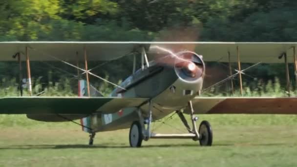 SPAD S.XIII Primera Guerra Mundial biplano de la aviación italiana as Baracca langing — Vídeos de Stock