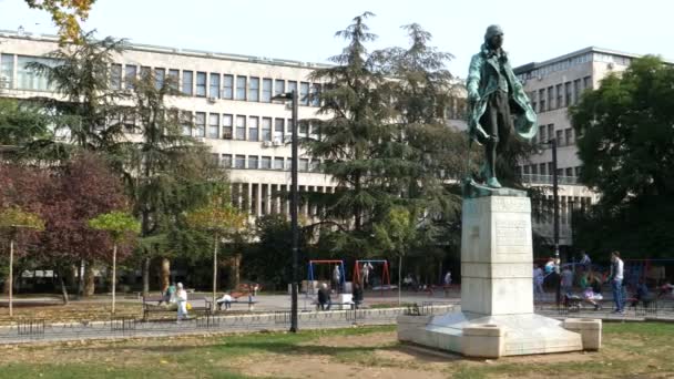 Studentski Park, Parque Académico, en Studentski Trg, Plaza de los Estudiantes, Belgrado — Vídeos de Stock