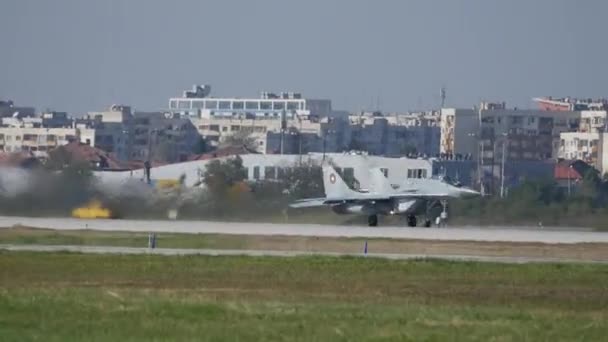 Décollage d'avions de chasse Mikoyan Gurevich MiG-29 Fulcrum Force aérienne bulgare — Video