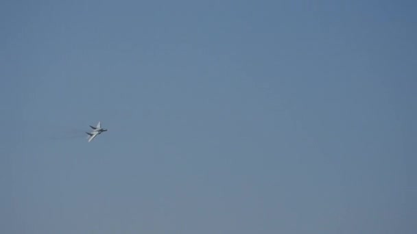 MiG29 Fulcrum Russian Interceptor High Speed Flying on Air Show 쇼 — 비디오