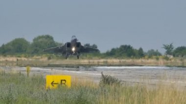 Askeri Savaş Jet Uçak İniş McDonnell Douglas Boeing F-15 Kartal