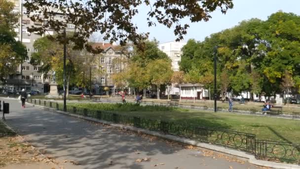 Studentski Park, Parque Académico, en Studentski Trg, Plaza de los Estudiantes, Belgrado — Vídeos de Stock