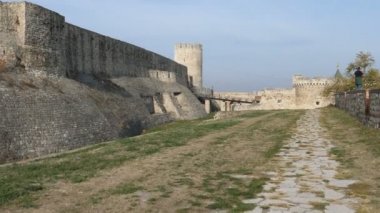 Belgrad Kalesi 'nin Yukarı Kenti' nin Ortaçağ duvarları