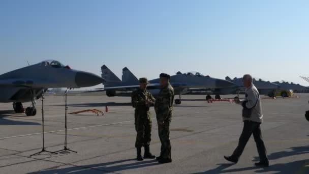 Sovyet Askeri Savaş Jeti MiG 29 Batajnica Belgrad Sırbistan Hava Gösterisi 'nde — Stok video