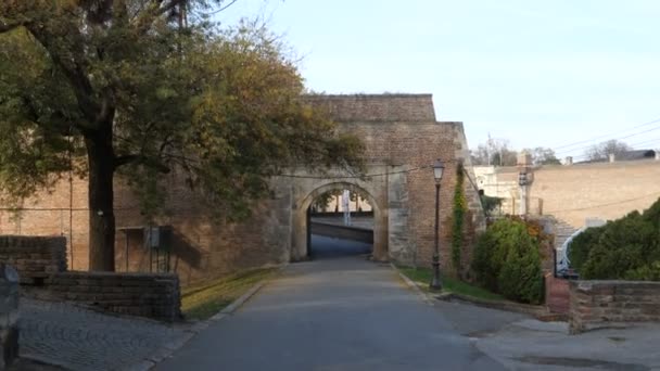 Porta Stambol exterior nas muralhas da cidade superior de Belgrado da fortaleza Kalemegdan — Vídeo de Stock