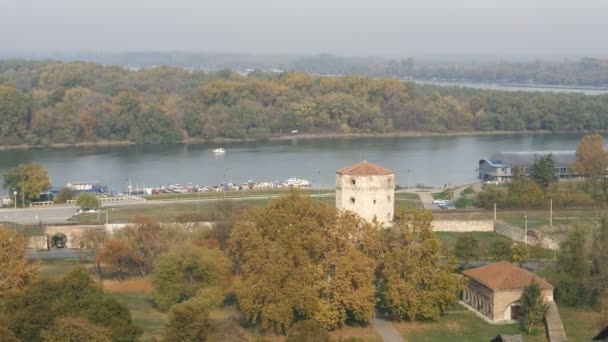 Cidade de Belgrado na confluência de Sava e Danúbio com Novi Beograd — Vídeo de Stock