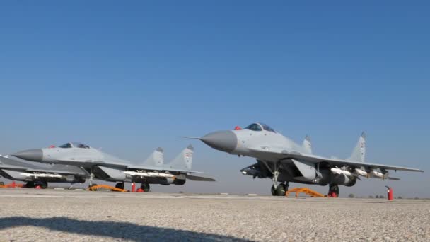 Modern szuperszonikus interceptorok MiG 29 Fulcrum Armed Felszállásra kész — Stock videók