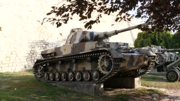 Německá tanková nádrž z druhé světové války v Bělehradě Kalemegdan Fort Military Museum — Stock video